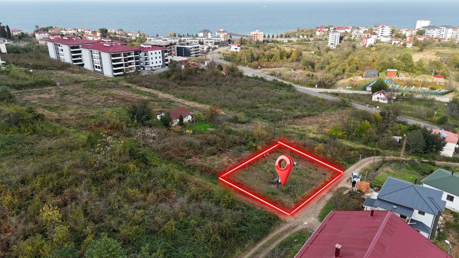 MABEL GAYRİMENKUL/ADACIKTA DENİZ MANZARALI İMARLI VİLLALIK ARSA